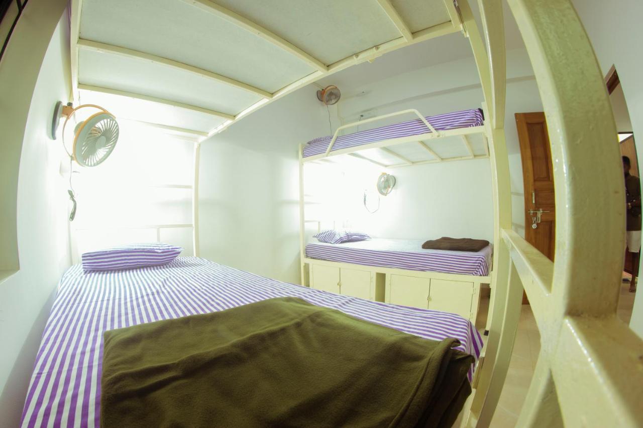 Bonds Hostel 칸돌림 외부 사진