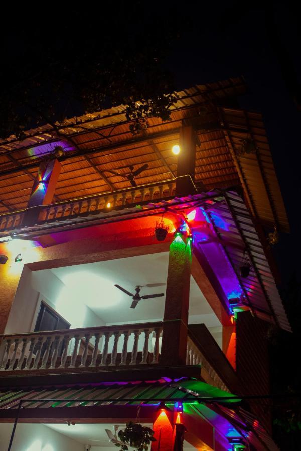 Bonds Hostel 칸돌림 외부 사진