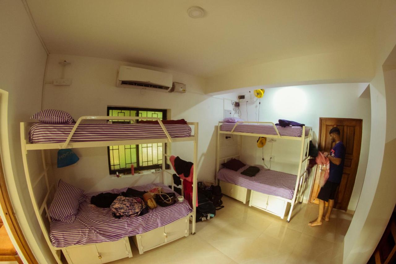 Bonds Hostel 칸돌림 외부 사진