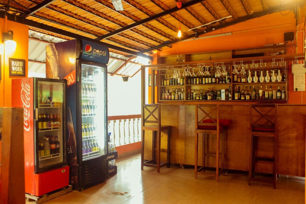 Bonds Hostel 칸돌림 외부 사진