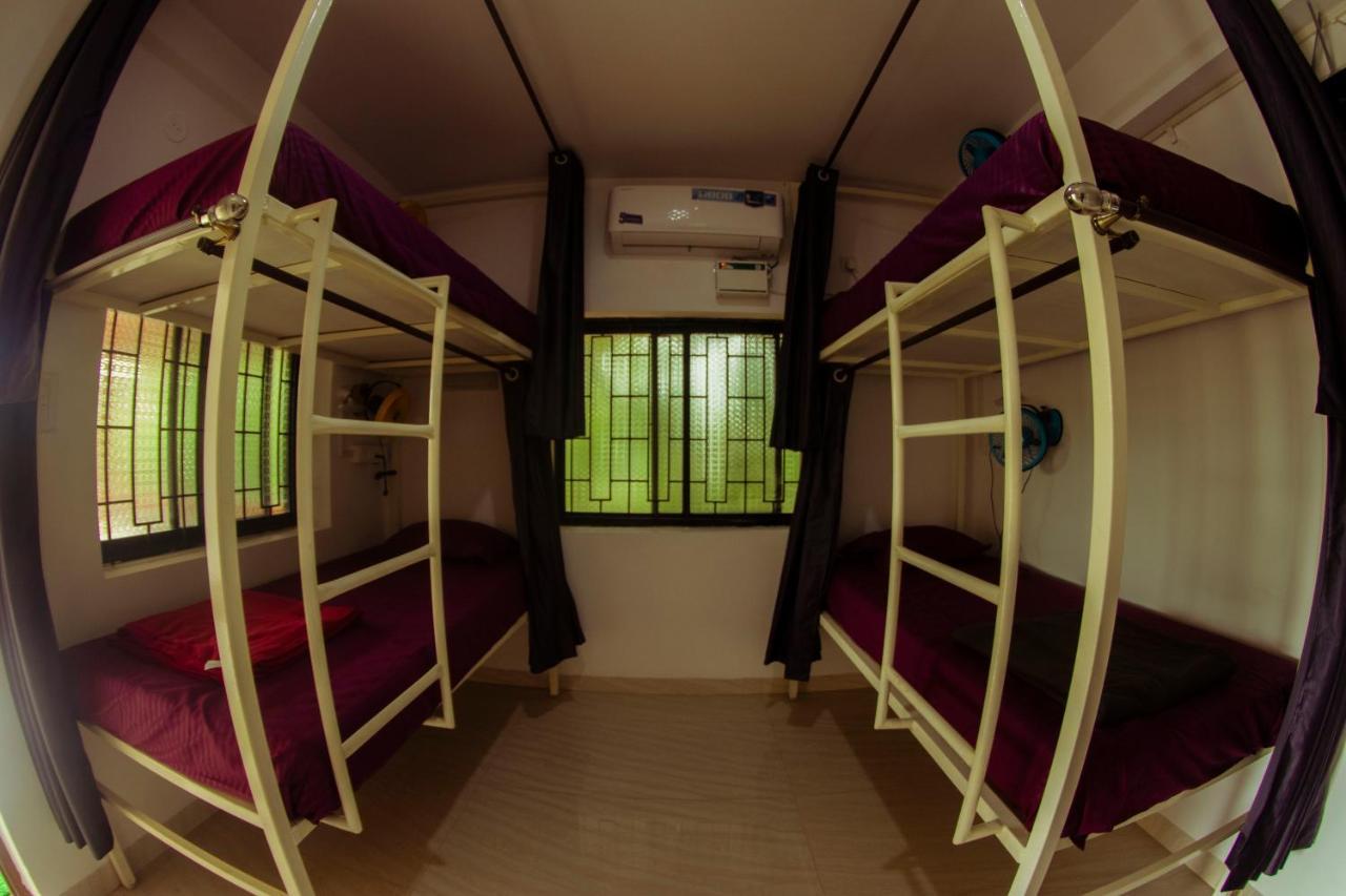 Bonds Hostel 칸돌림 외부 사진