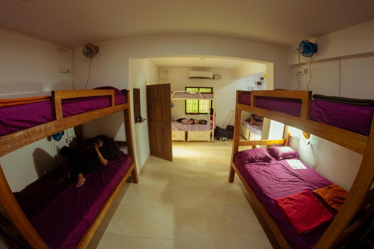 Bonds Hostel 칸돌림 외부 사진