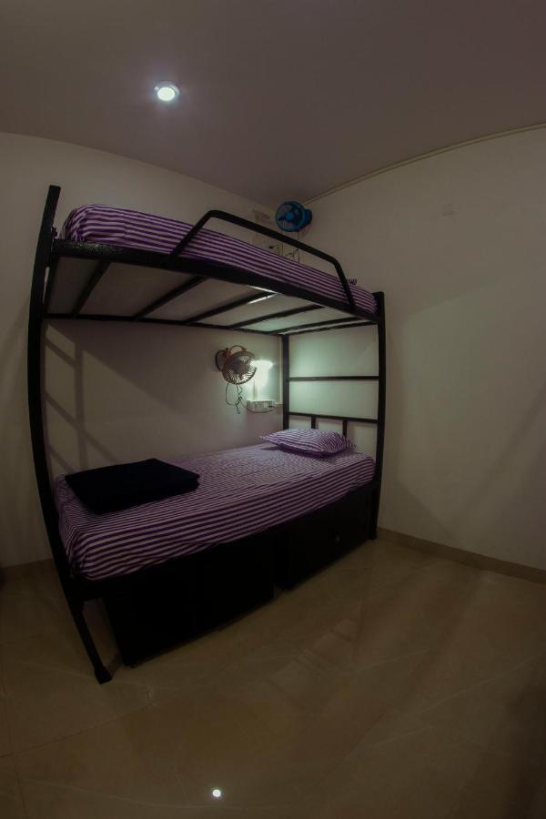 Bonds Hostel 칸돌림 외부 사진