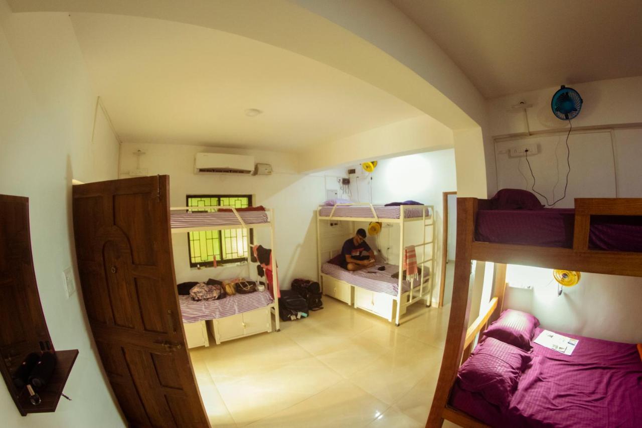 Bonds Hostel 칸돌림 외부 사진