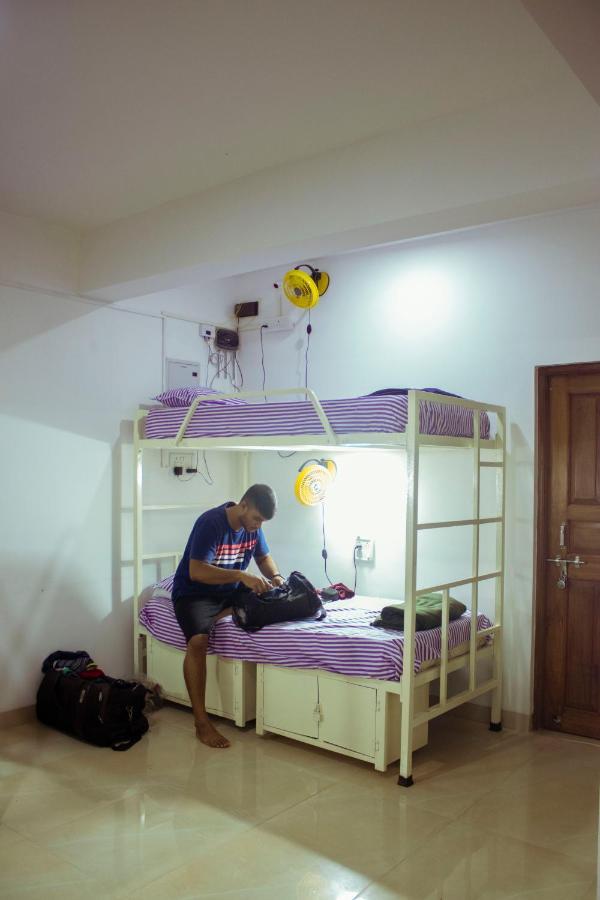 Bonds Hostel 칸돌림 외부 사진