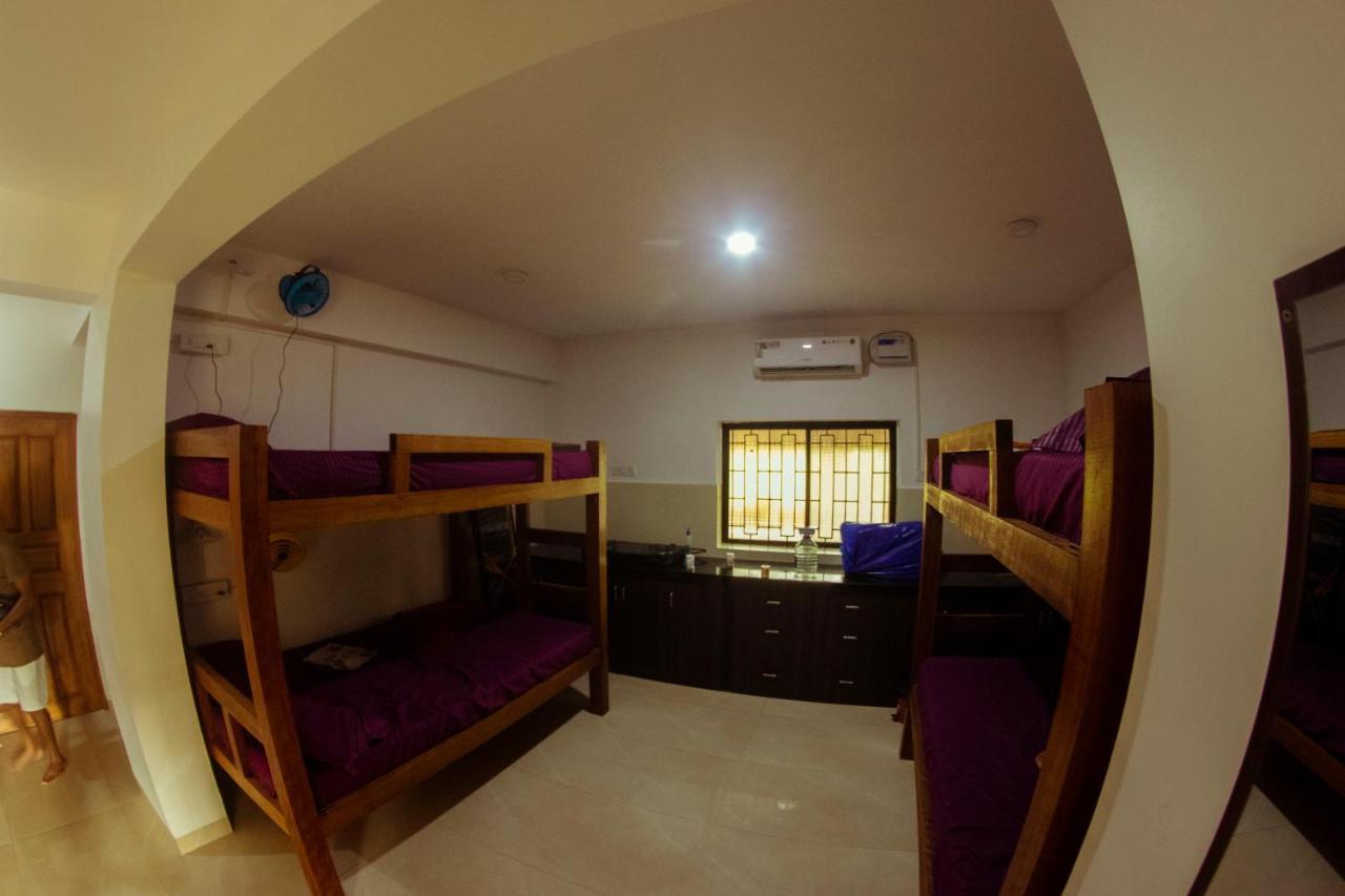 Bonds Hostel 칸돌림 외부 사진