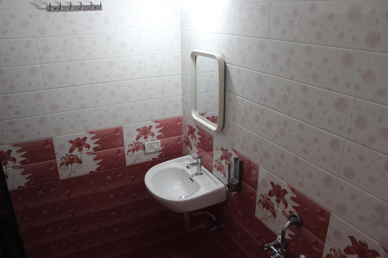 Bonds Hostel 칸돌림 외부 사진